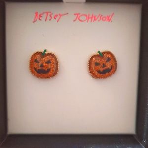 NWT Betsey Johnson super cute orange pumpkin stud earrings.